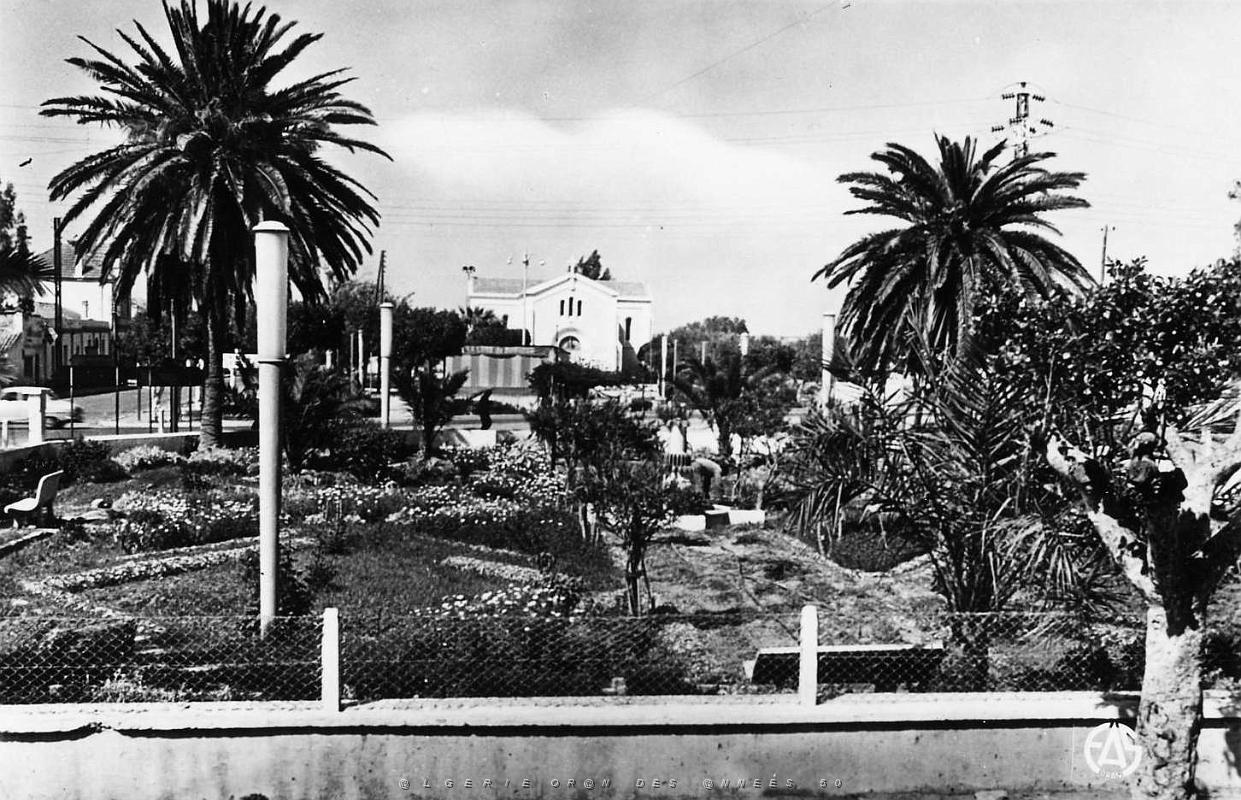 Sainte Barbe du Tlelat 508- Jardin public COLLECTION DES AMIS DE ND DE SANTA CRUZ.jpg